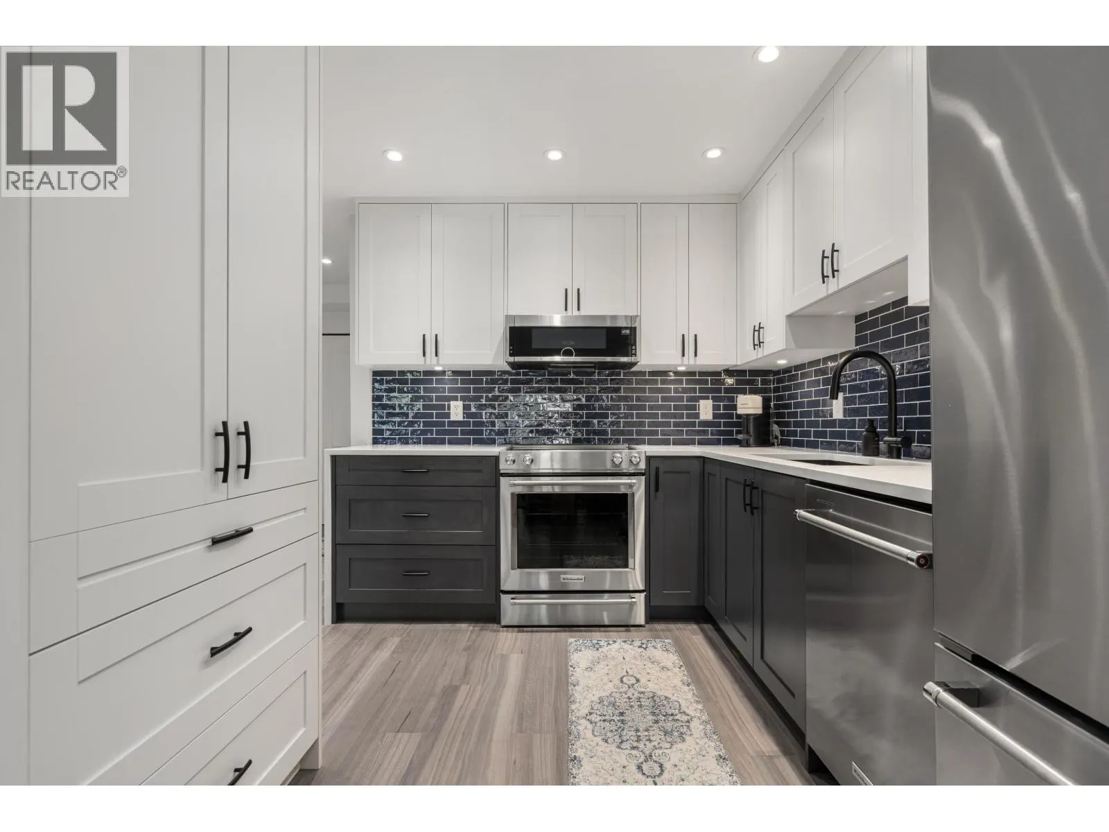 825 W 15TH AVENUE