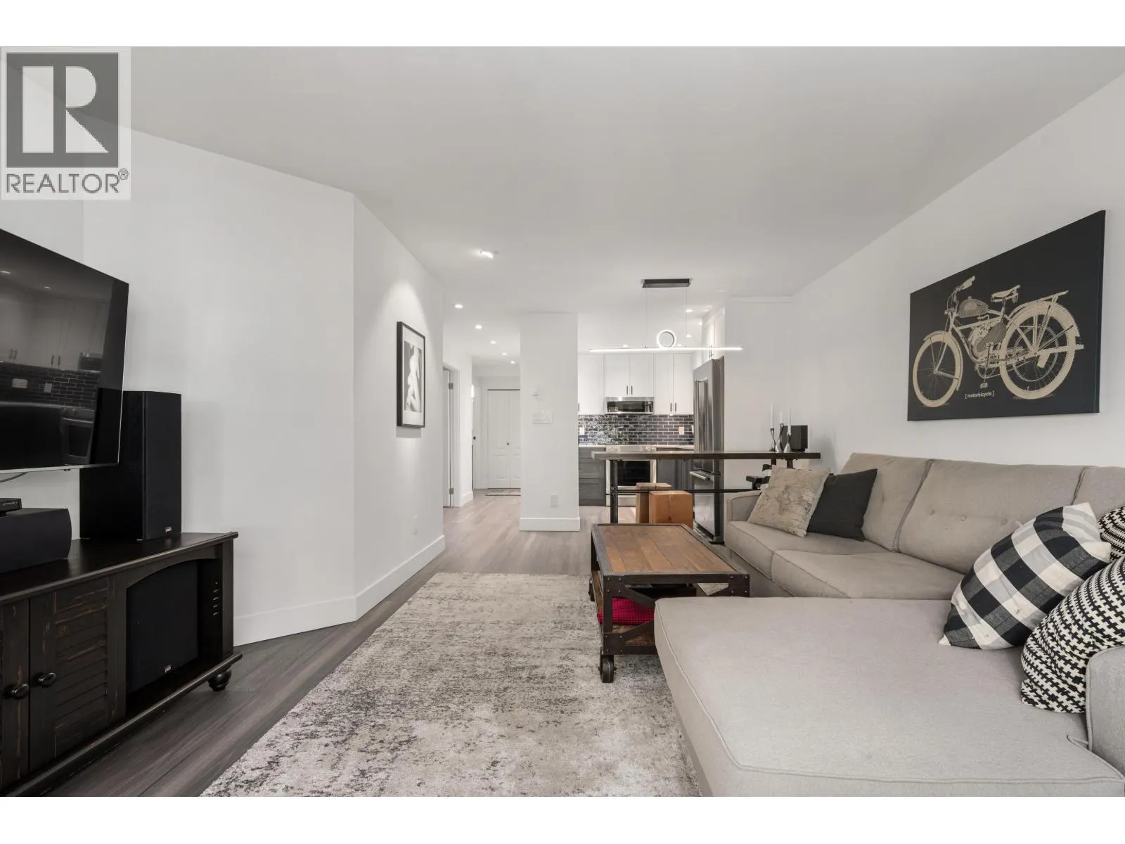 825 W 15TH AVENUE