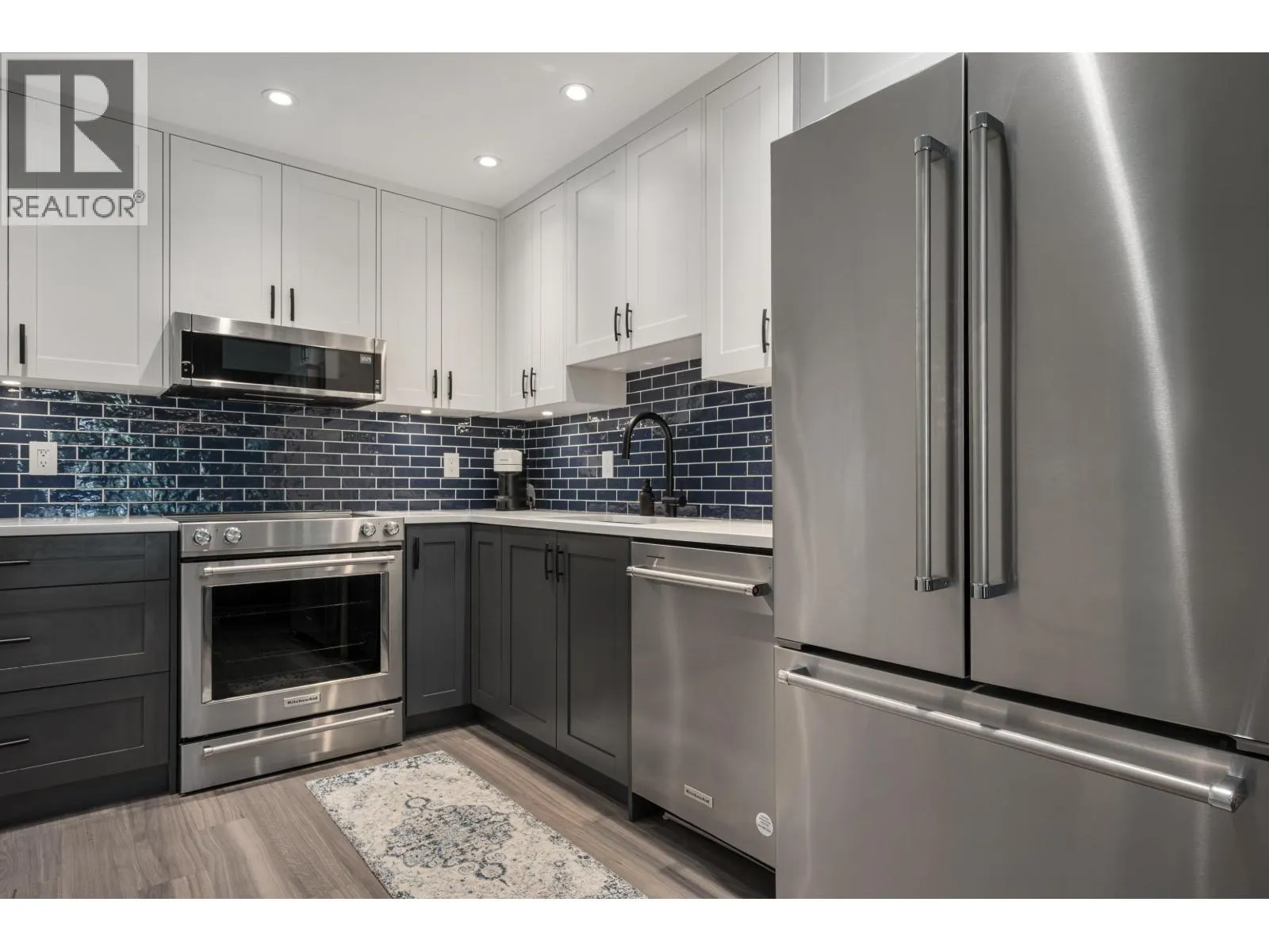 825 W 15TH AVENUE