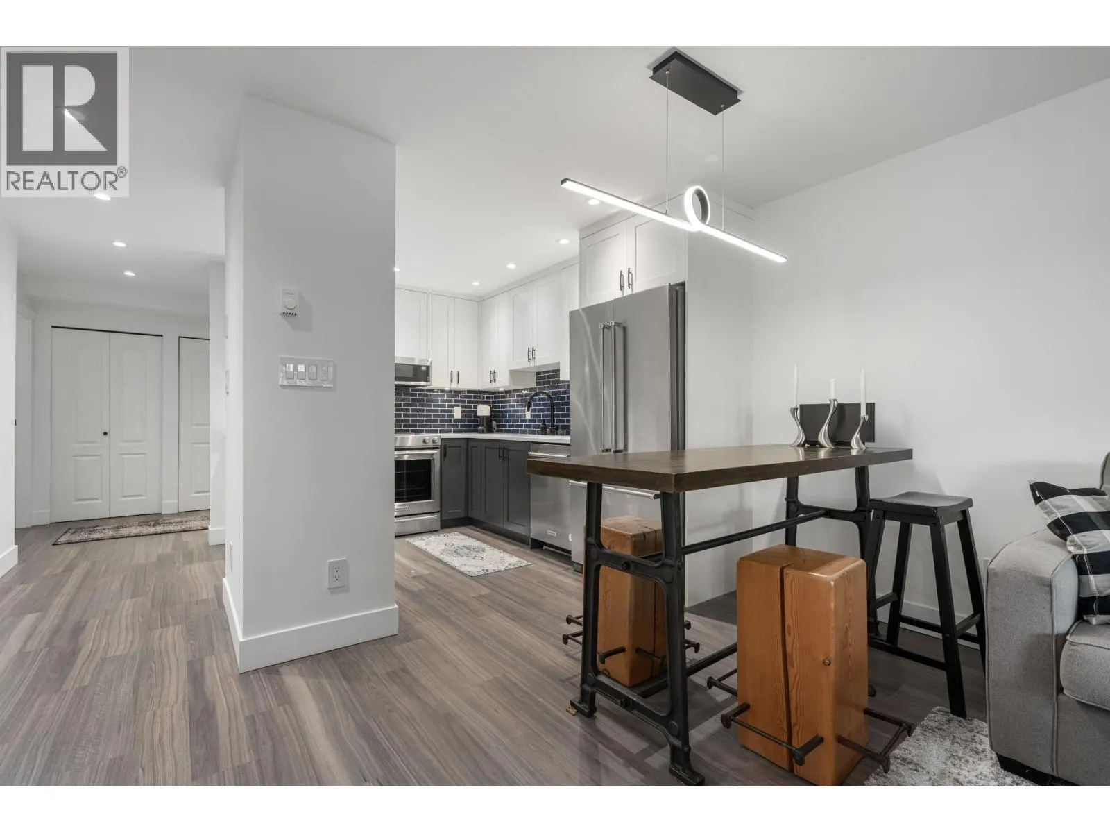 825 W 15TH AVENUE