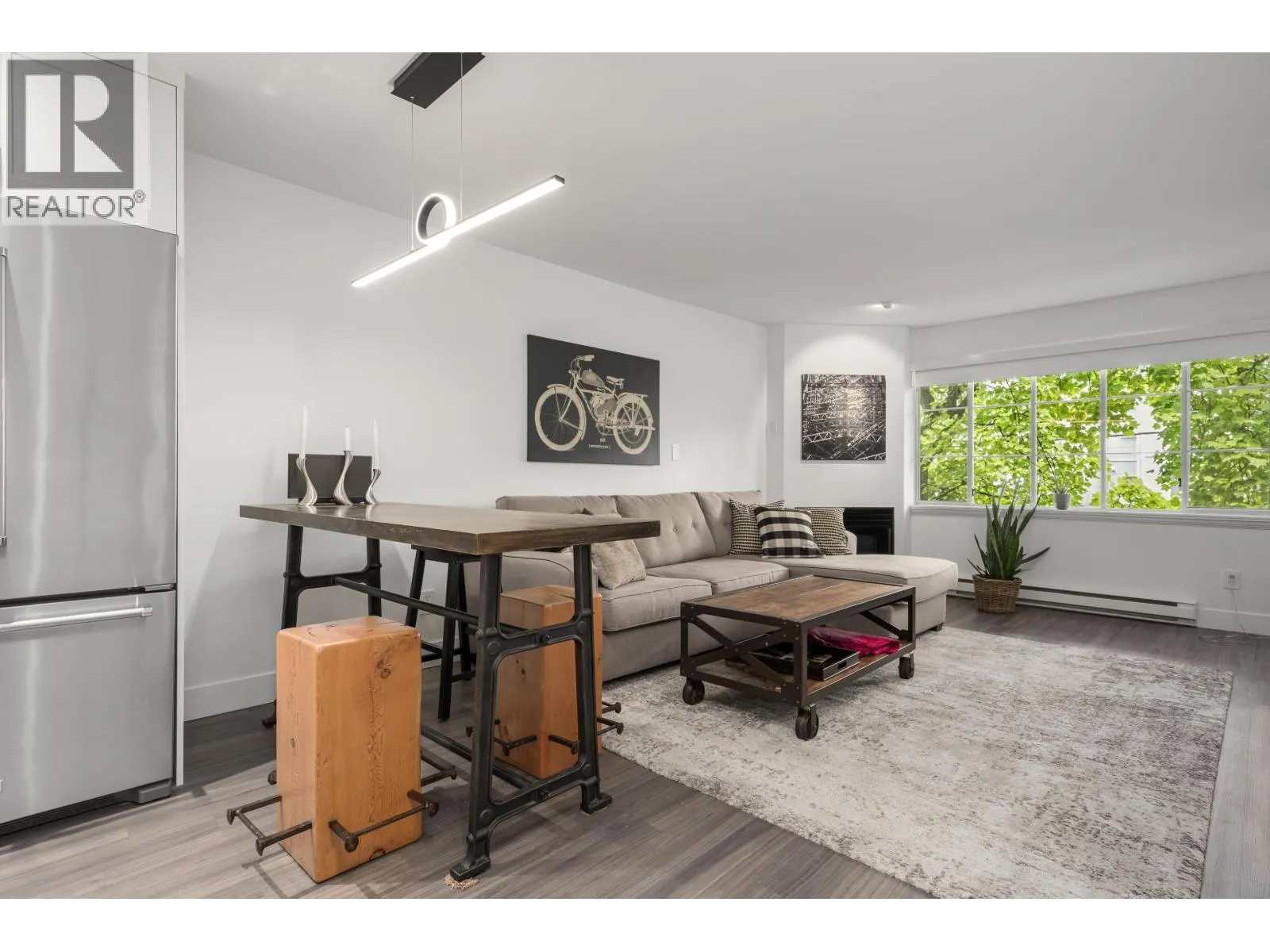 825 W 15TH AVENUE
