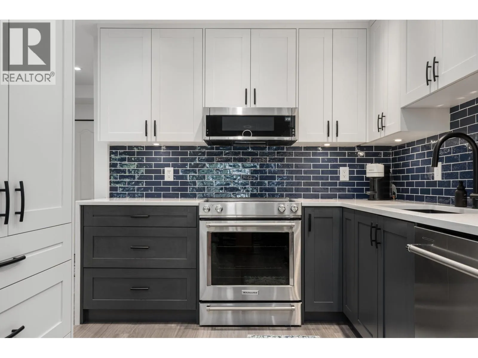 825 W 15TH AVENUE