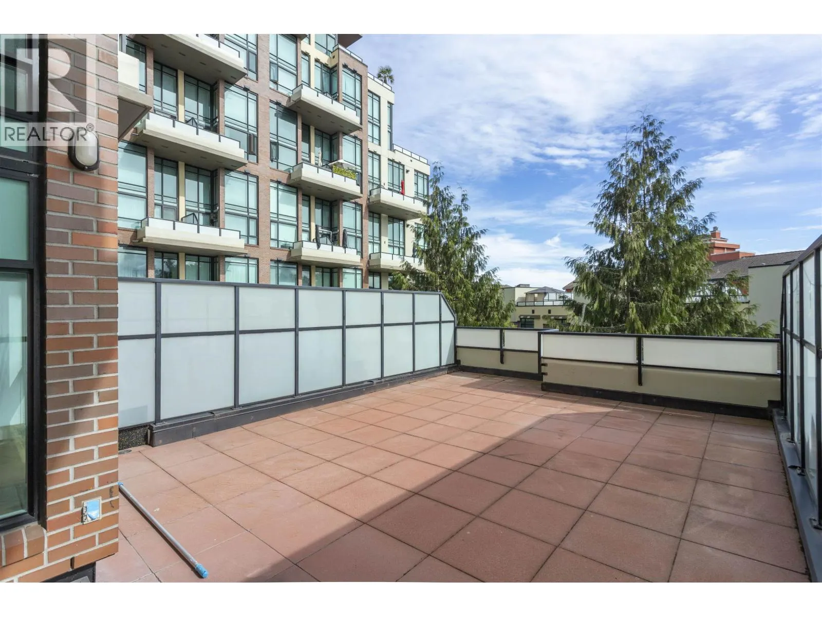 217 10 RENAISSANCE SQUARE