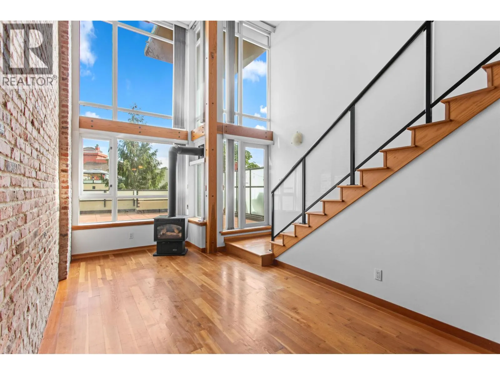 217 10 RENAISSANCE SQUARE