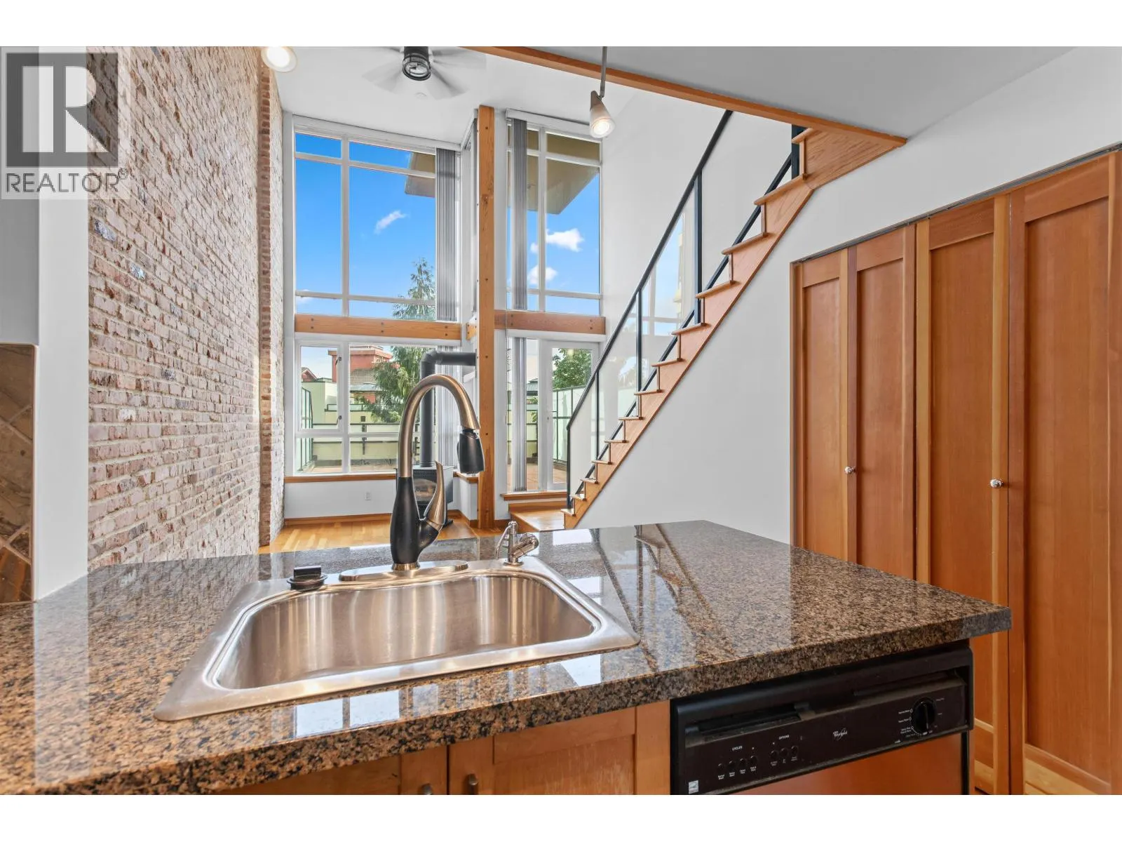 217 10 RENAISSANCE SQUARE