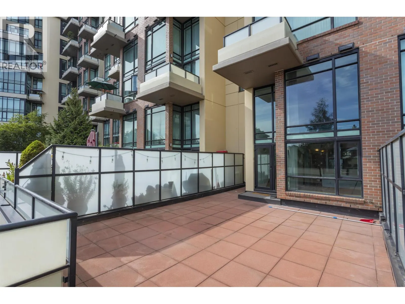 217 10 RENAISSANCE SQUARE