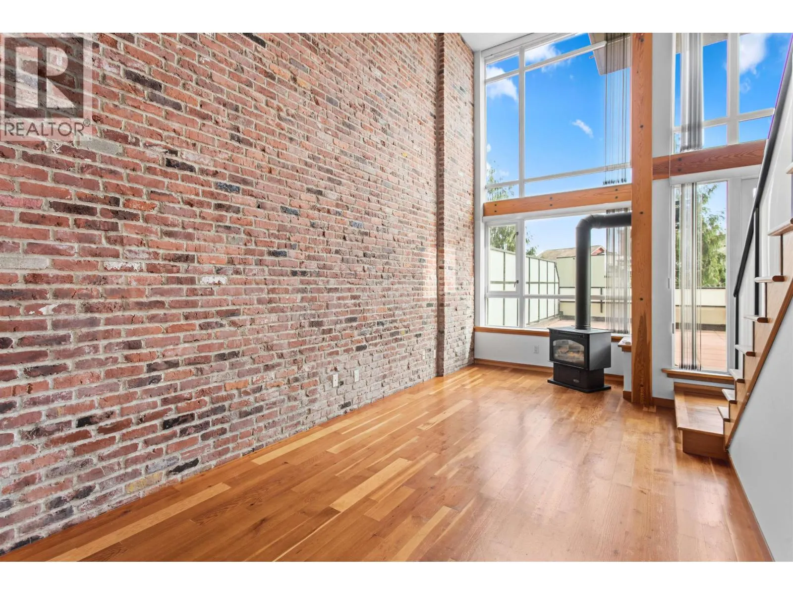 217 10 RENAISSANCE SQUARE