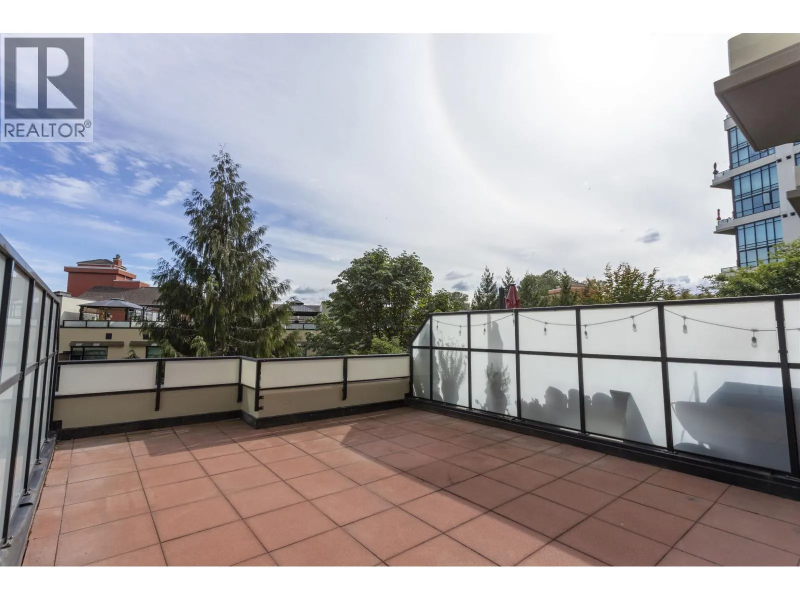 217 10 RENAISSANCE SQUARE