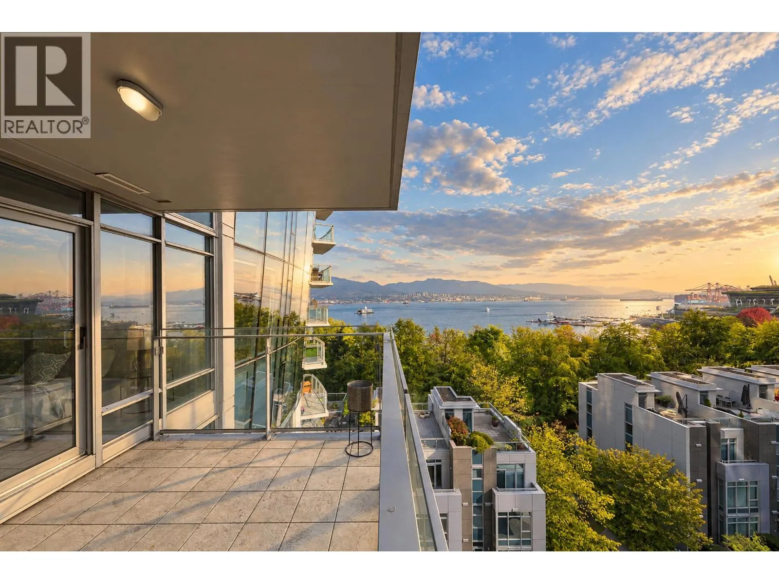 803 1281 W CORDOVA STREET