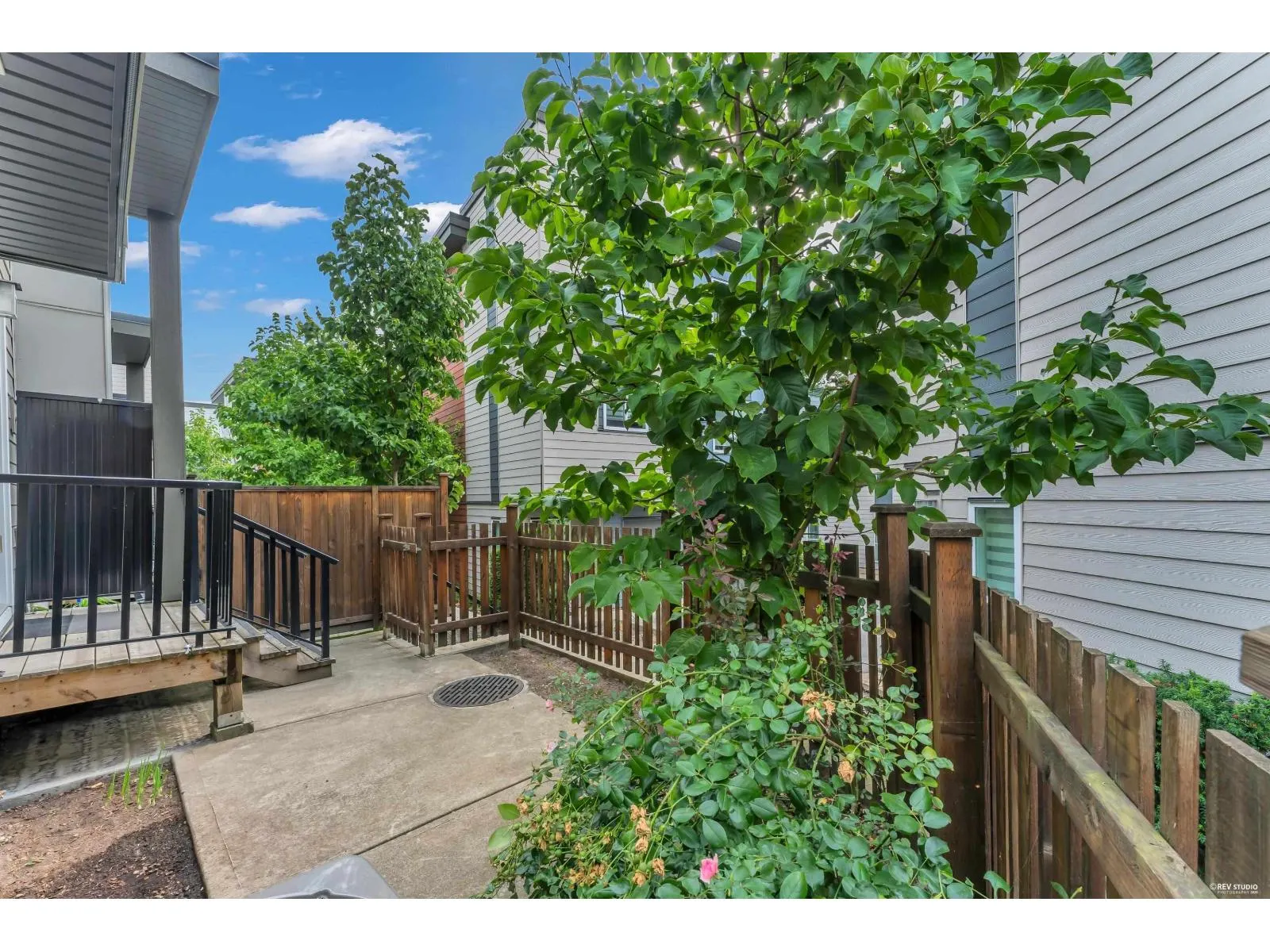 44 1670 160 STREET
