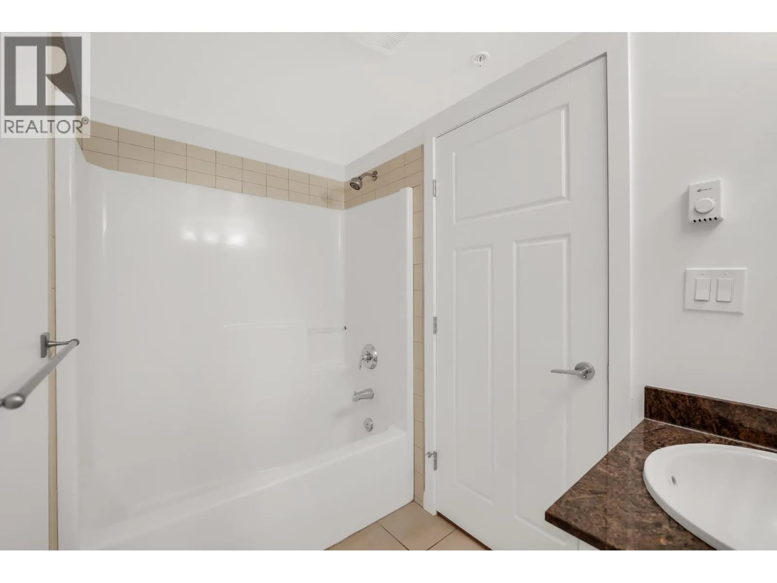 305 1212 MAIN STREET