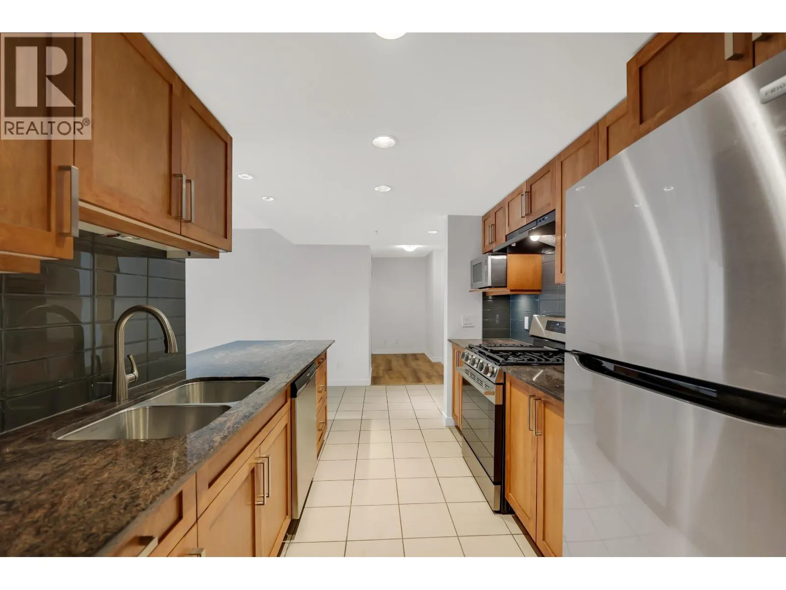 305 1212 MAIN STREET