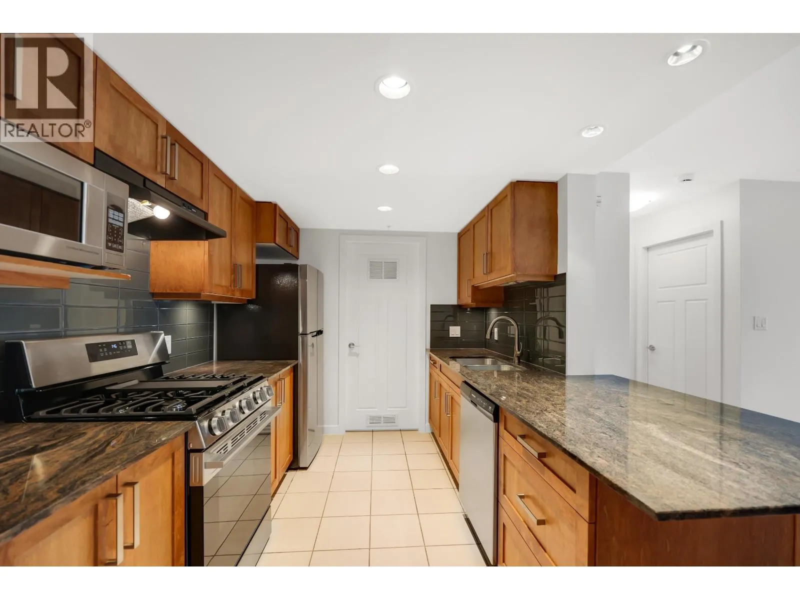 305 1212 MAIN STREET