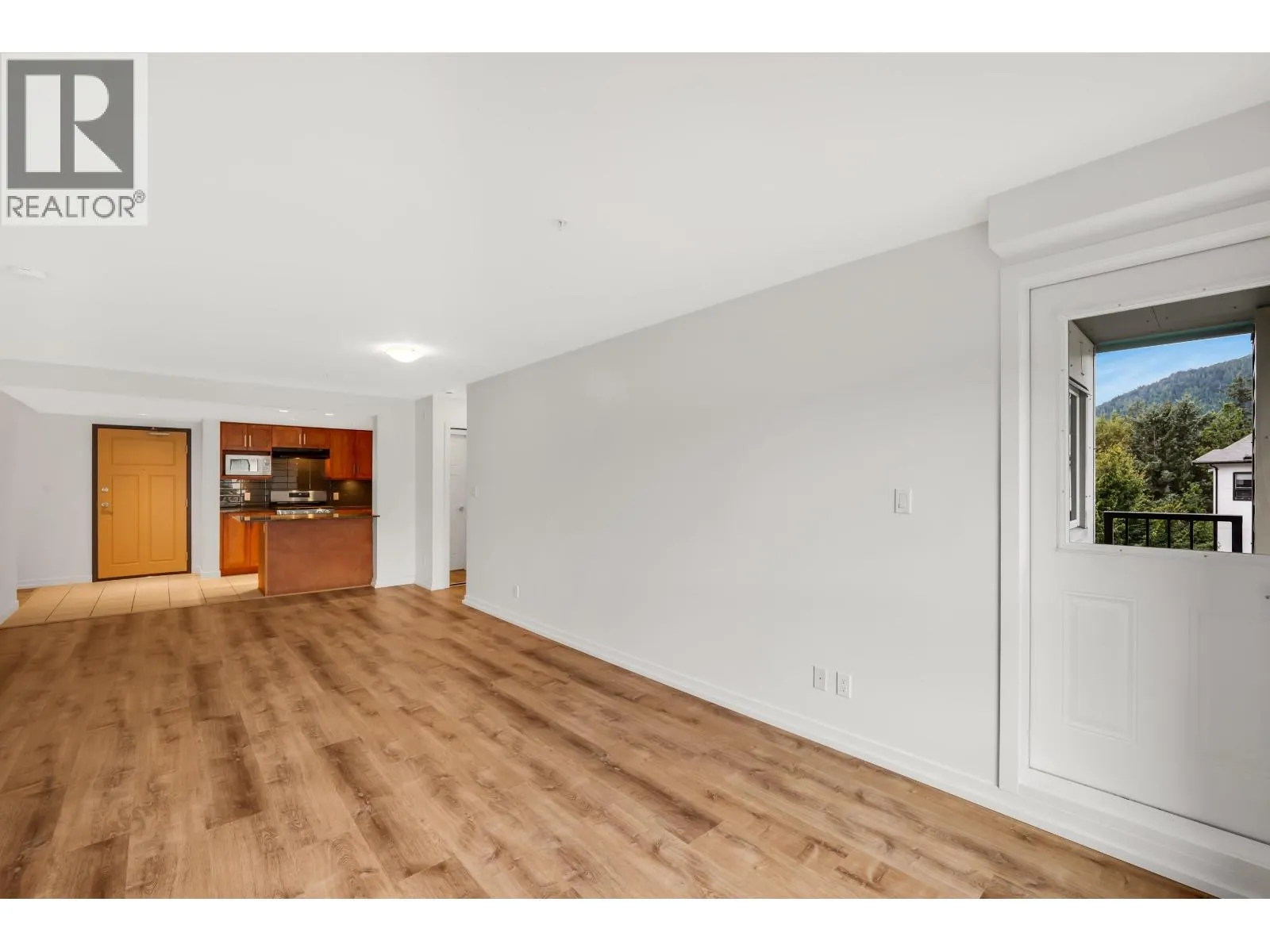 305 1212 MAIN STREET
