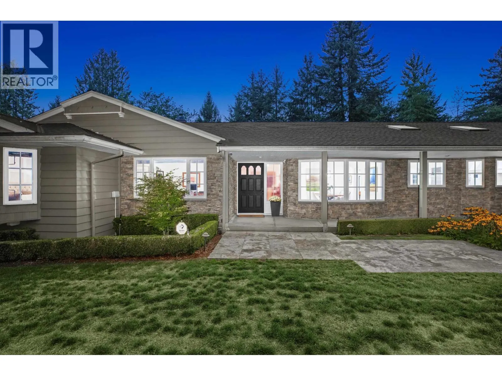 885 MARGAREE PLACE
