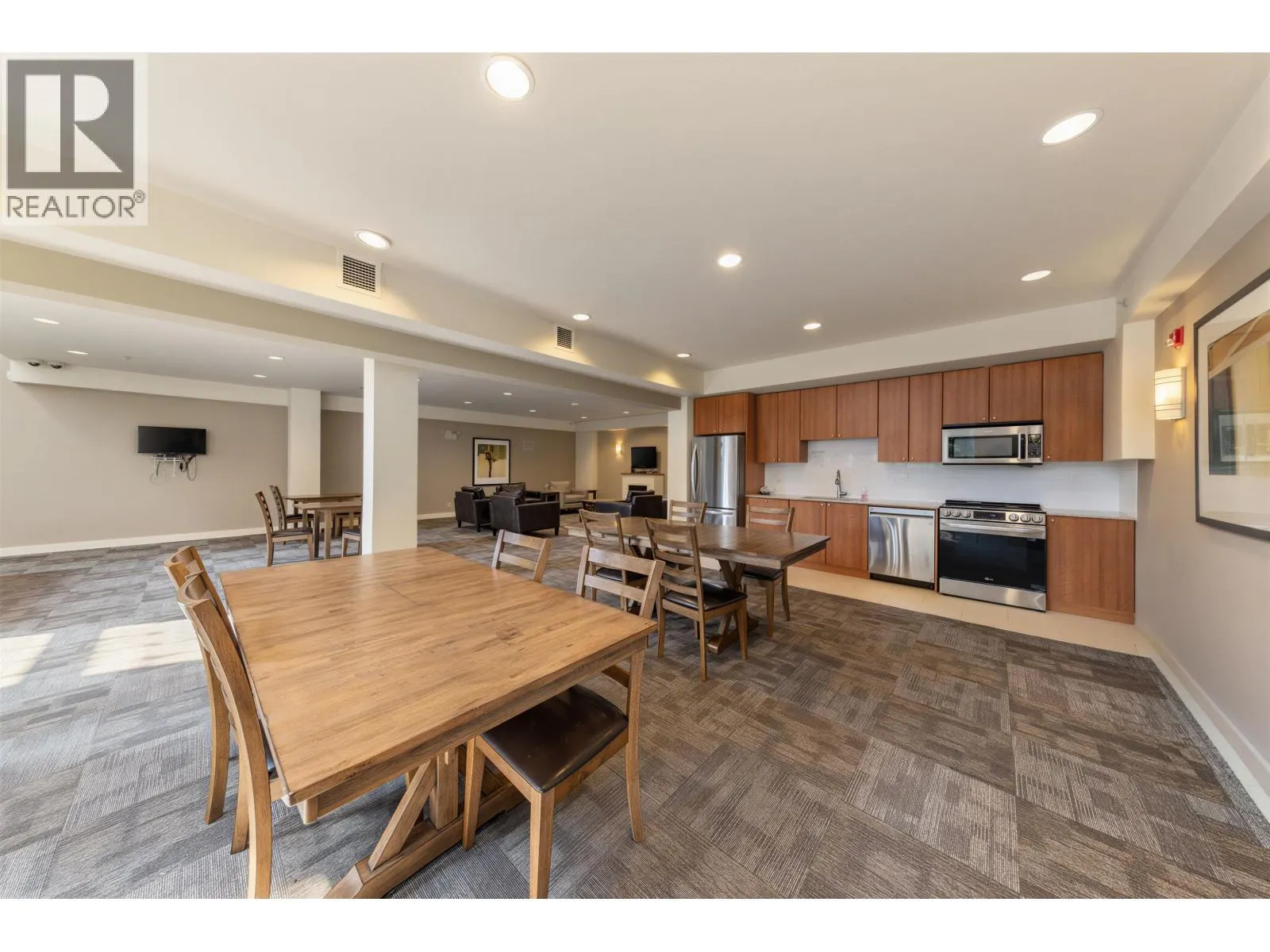 401 265 ROSS DRIVE
