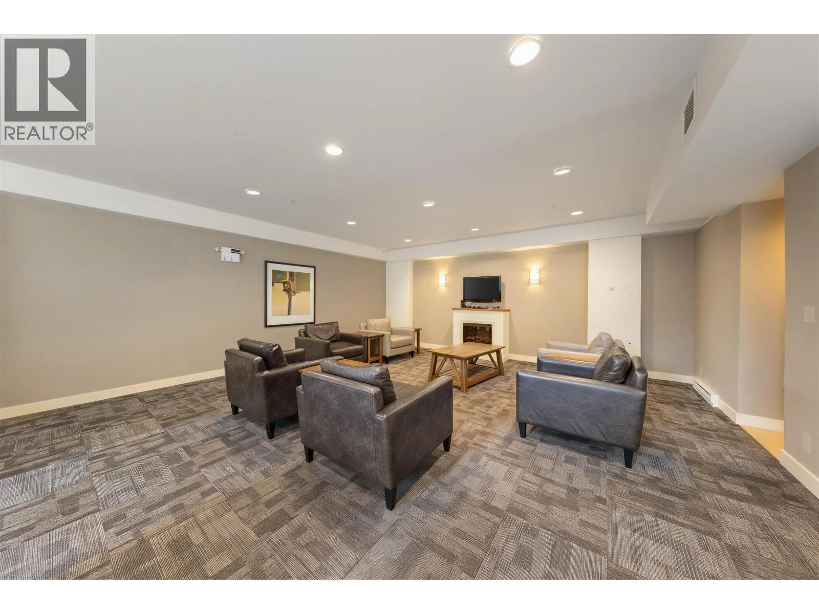 401 265 ROSS DRIVE