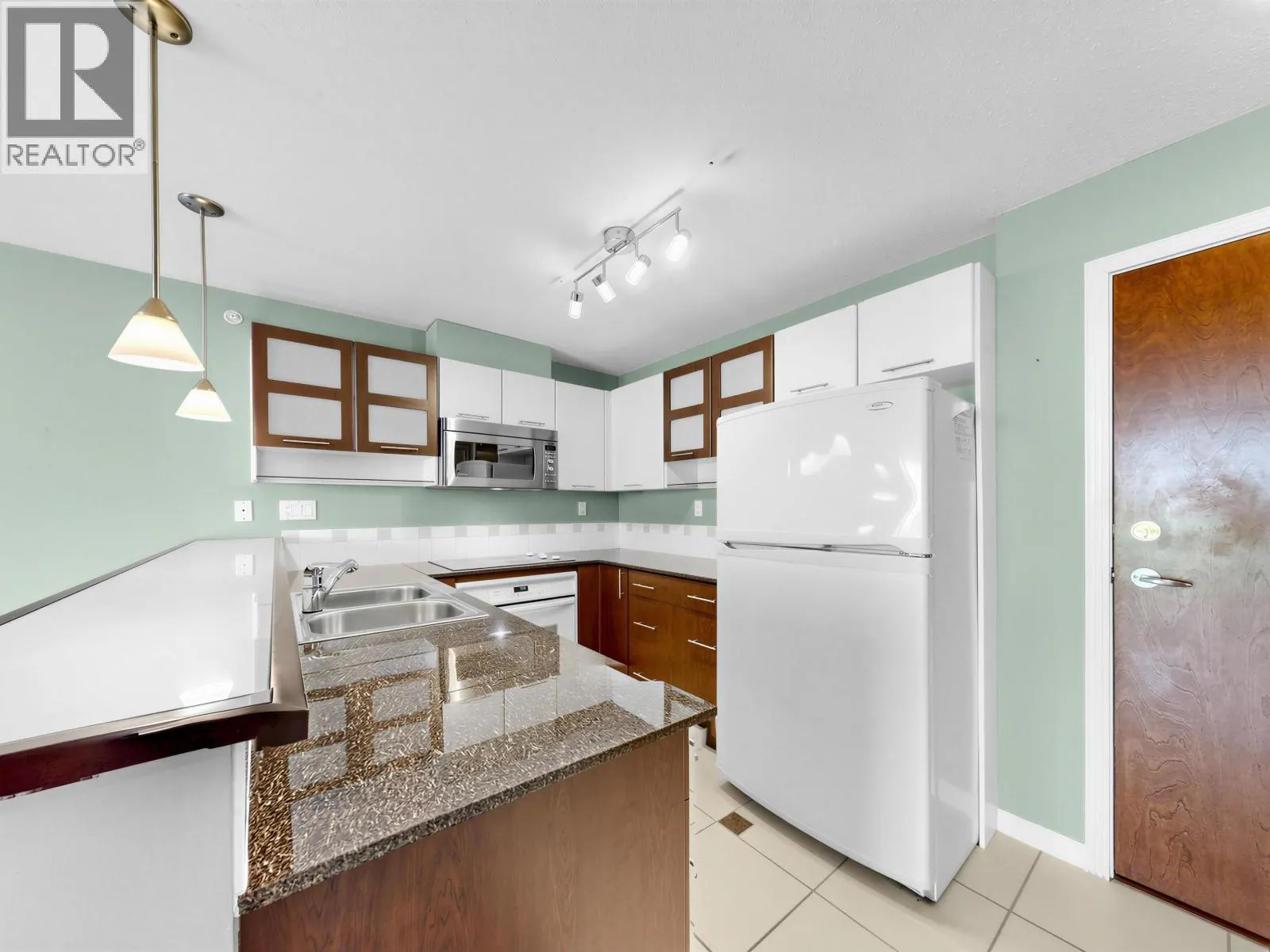 824 7831 WESTMINSTER HIGHWAY