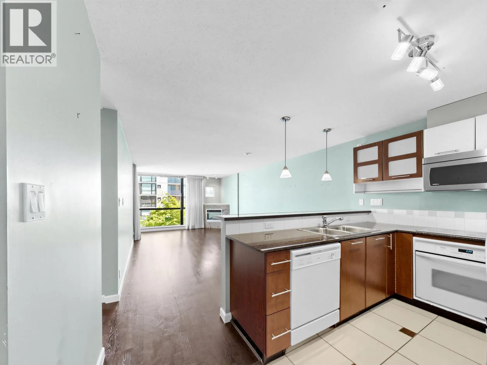 824 7831 WESTMINSTER HIGHWAY