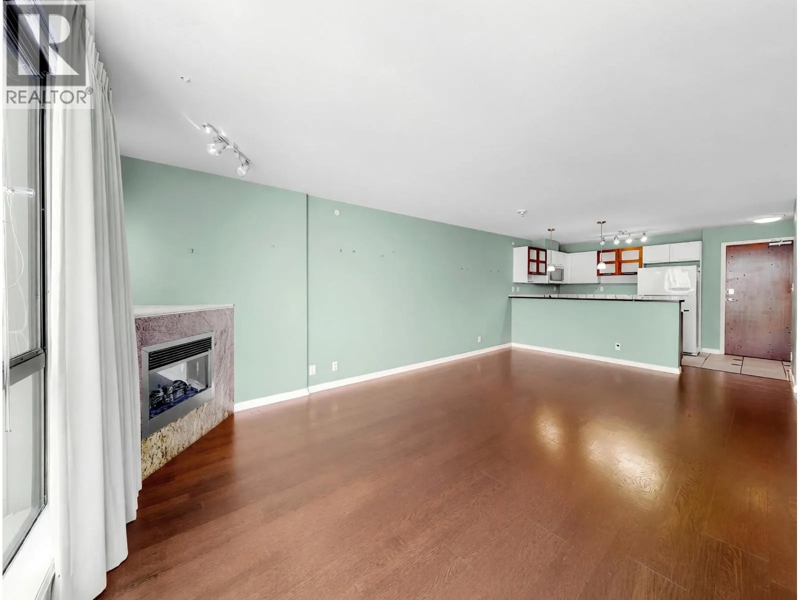 824 7831 WESTMINSTER HIGHWAY