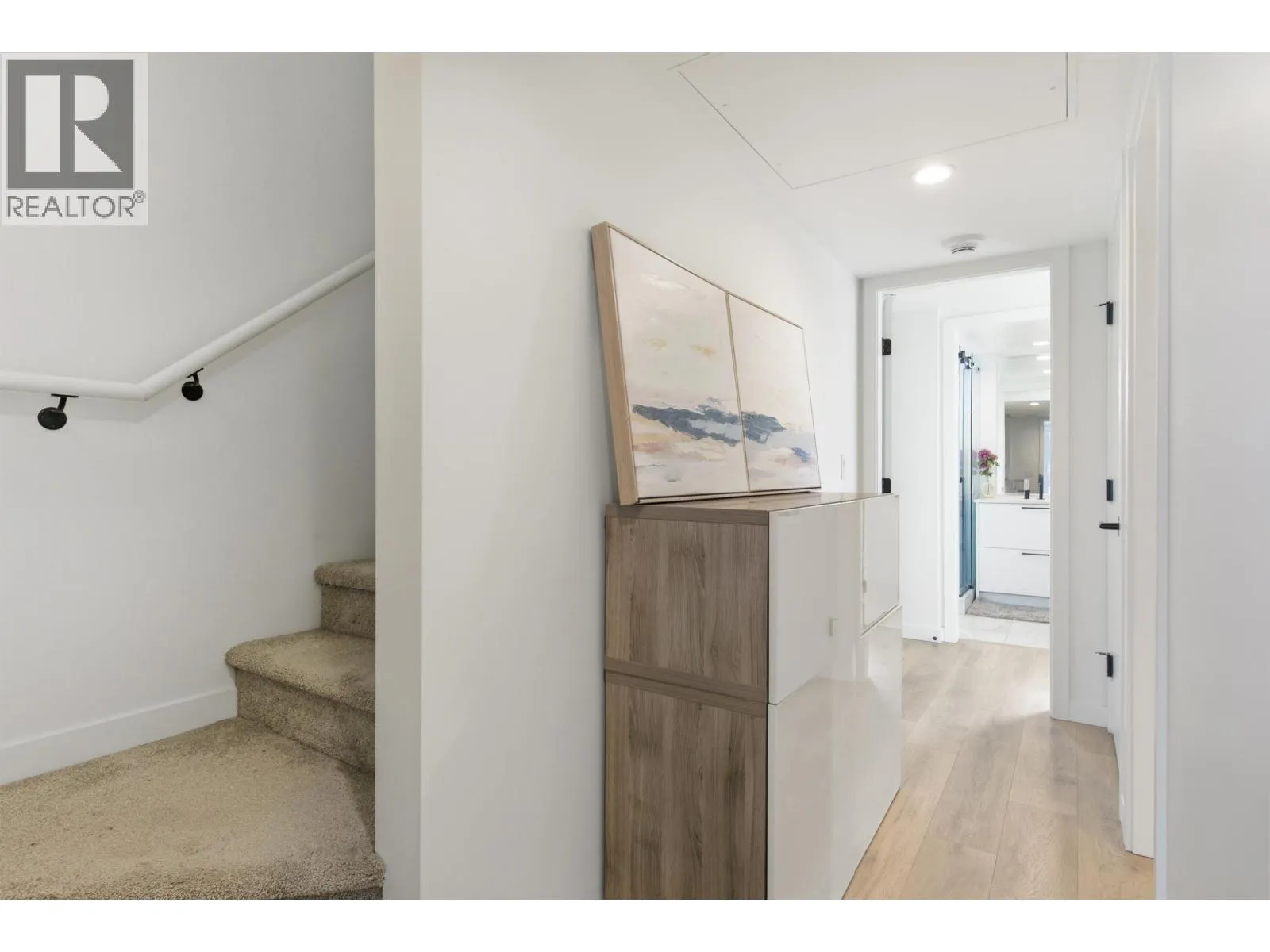 356 555 2ND E STREET