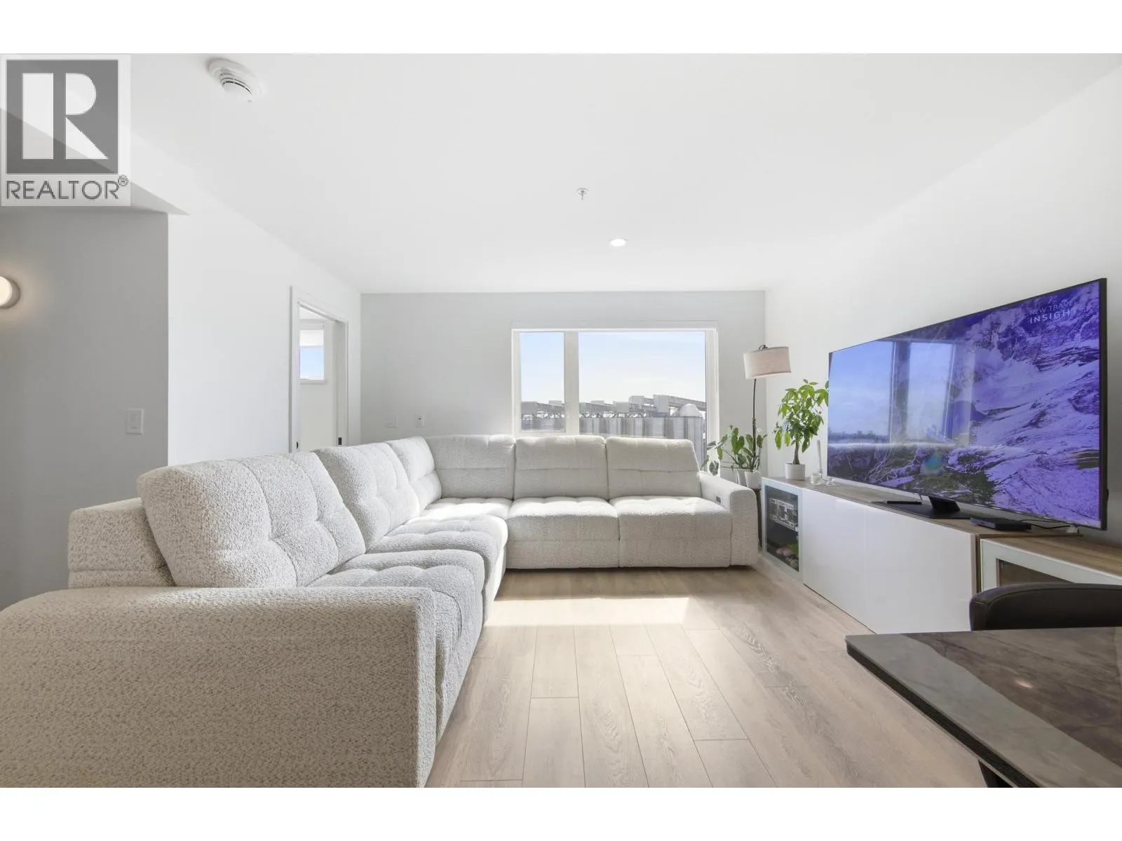 356 555 2ND E STREET