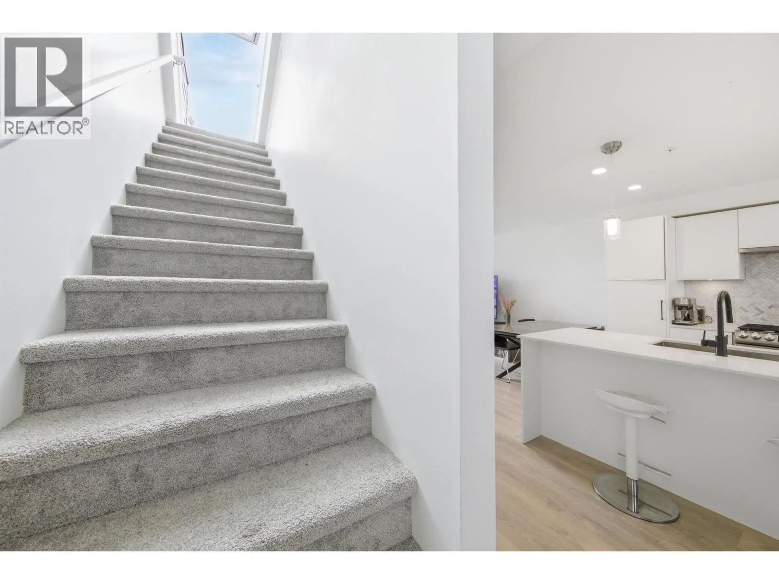 356 555 2ND E STREET