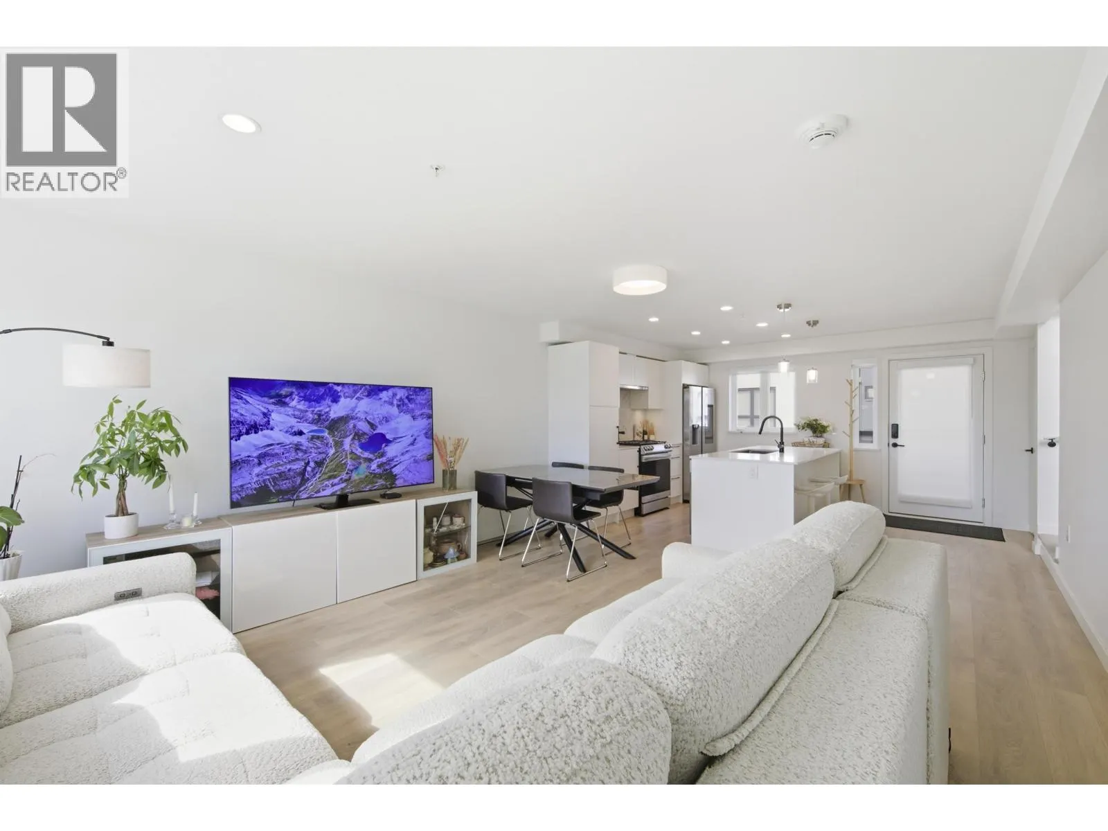356 555 2ND E STREET