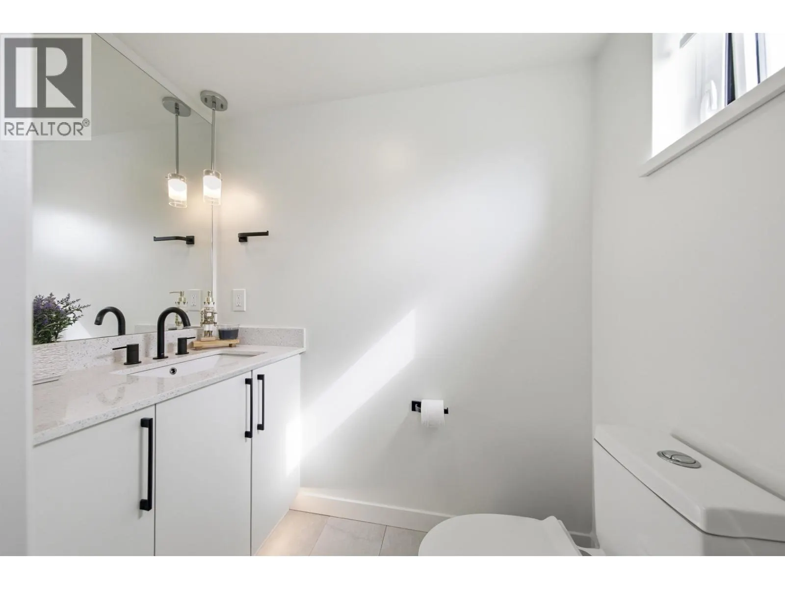 356 555 2ND E STREET