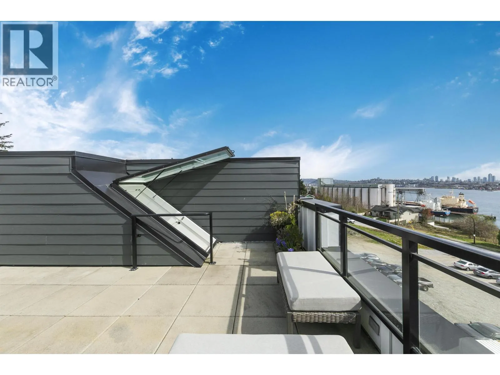 356 555 2ND E STREET