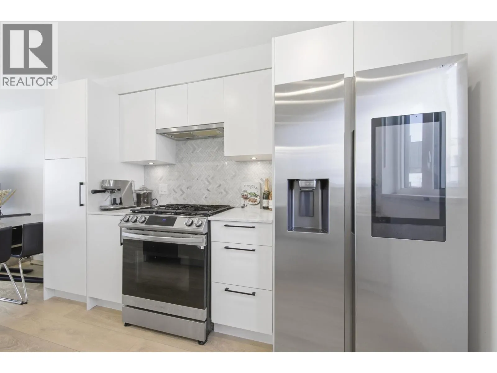 356 555 2ND E STREET