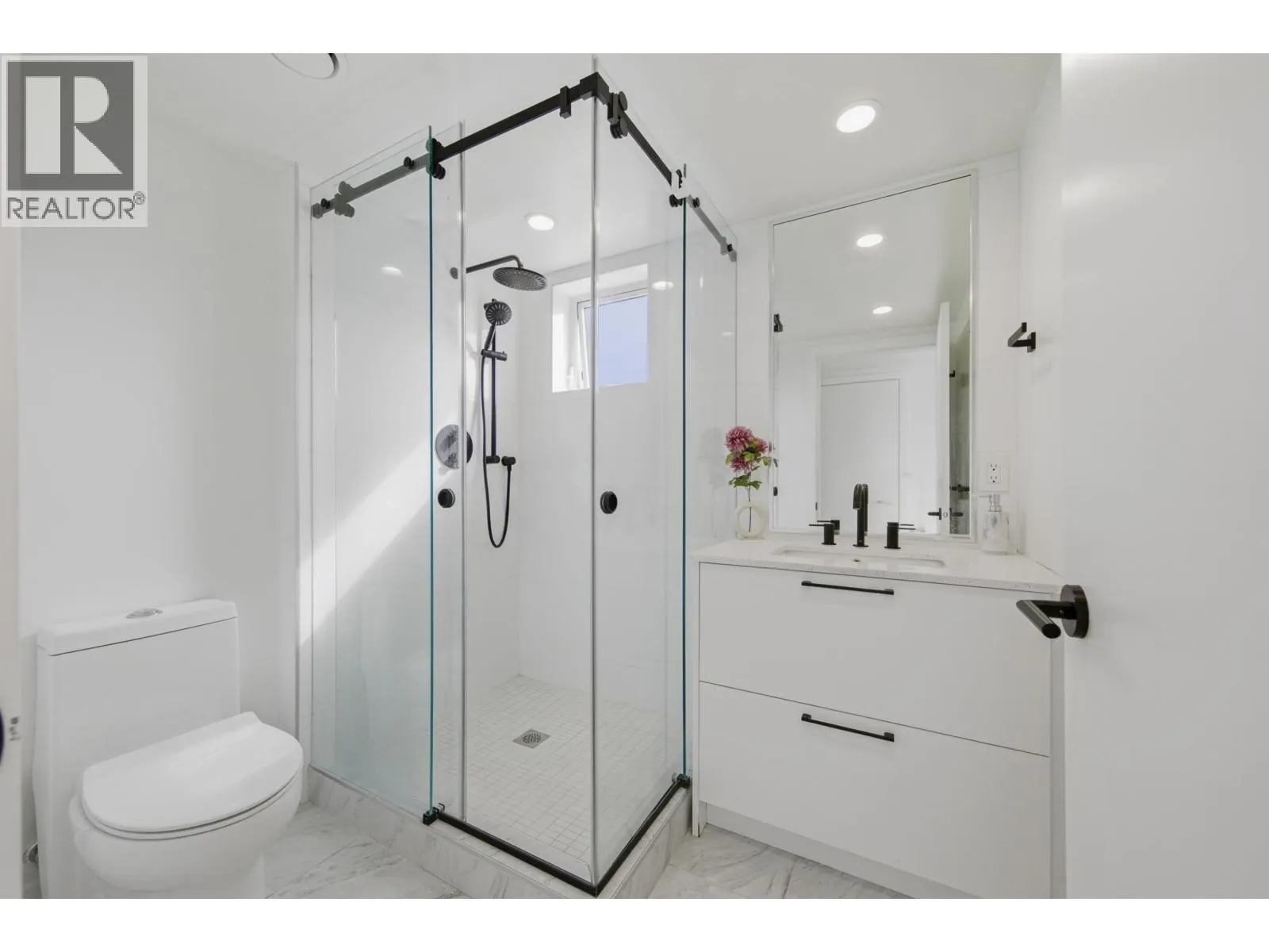 356 555 2ND E STREET
