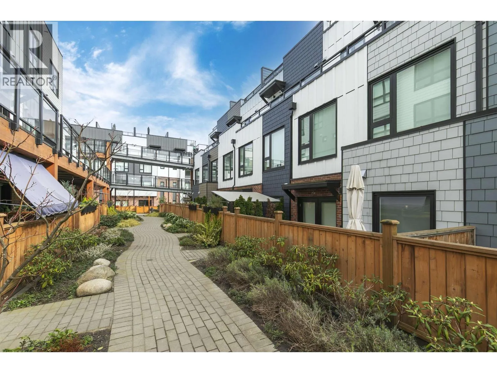 356 555 2ND E STREET