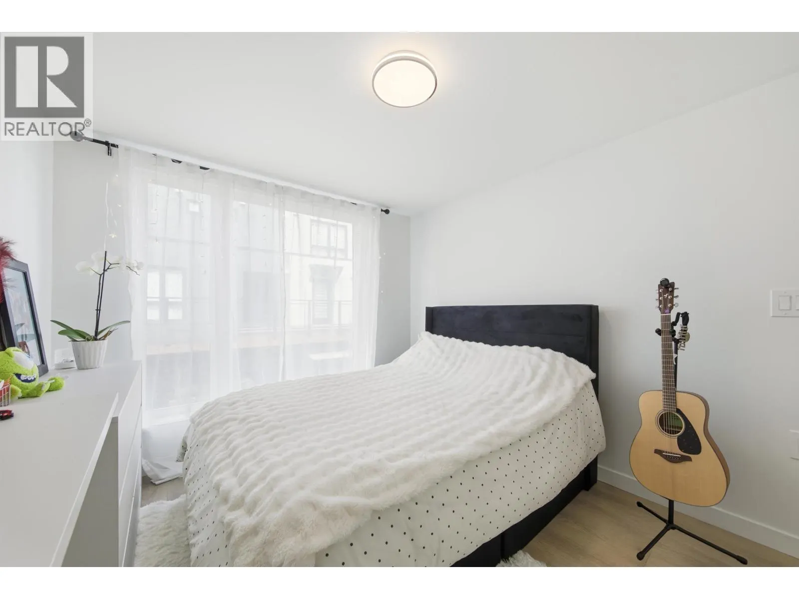 356 555 2ND E STREET