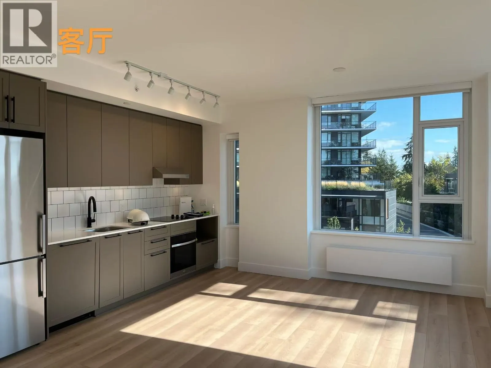 5xx 8750 UNIVERSITY CRESCENT