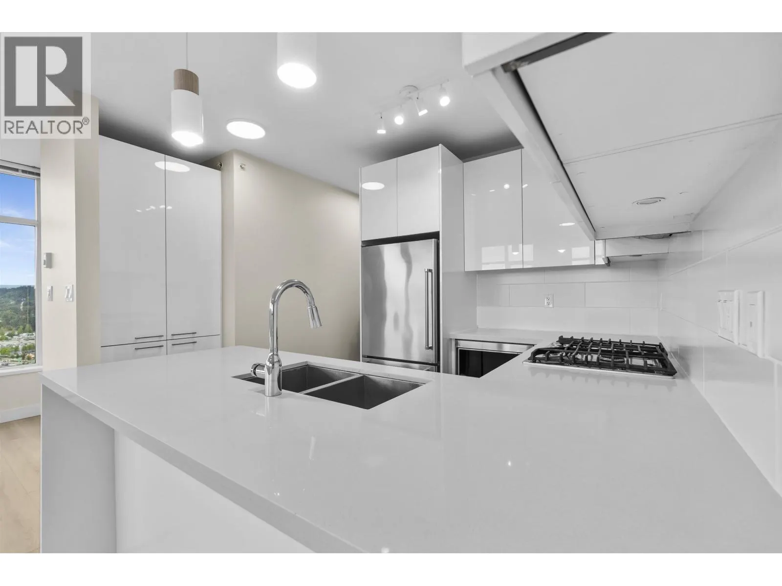 2906 3080 LINCOLN AVENUE