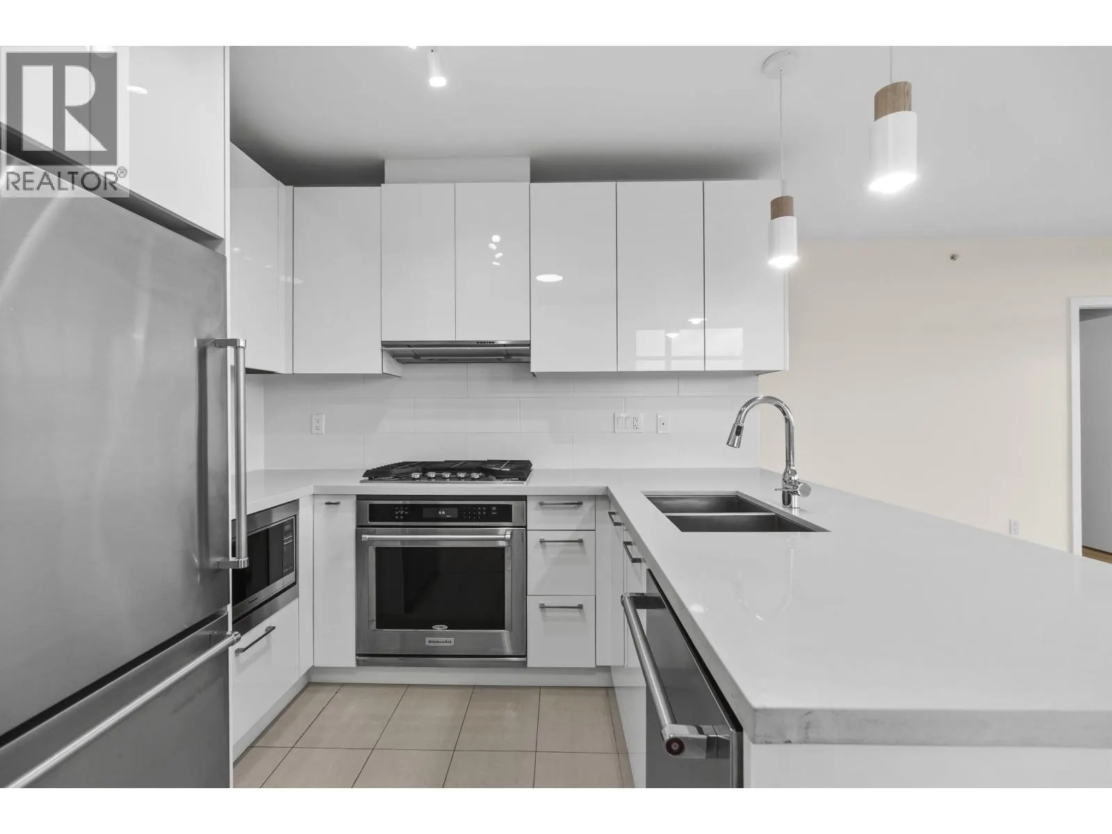 2906 3080 LINCOLN AVENUE