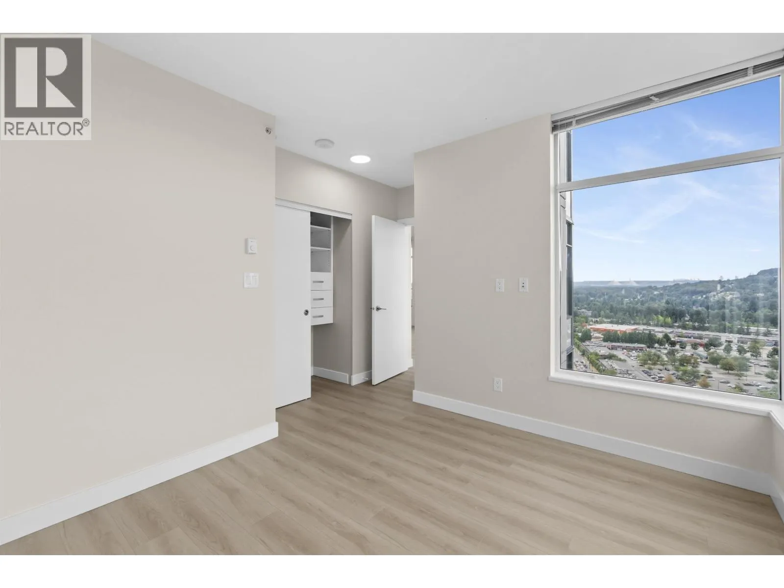 2906 3080 LINCOLN AVENUE