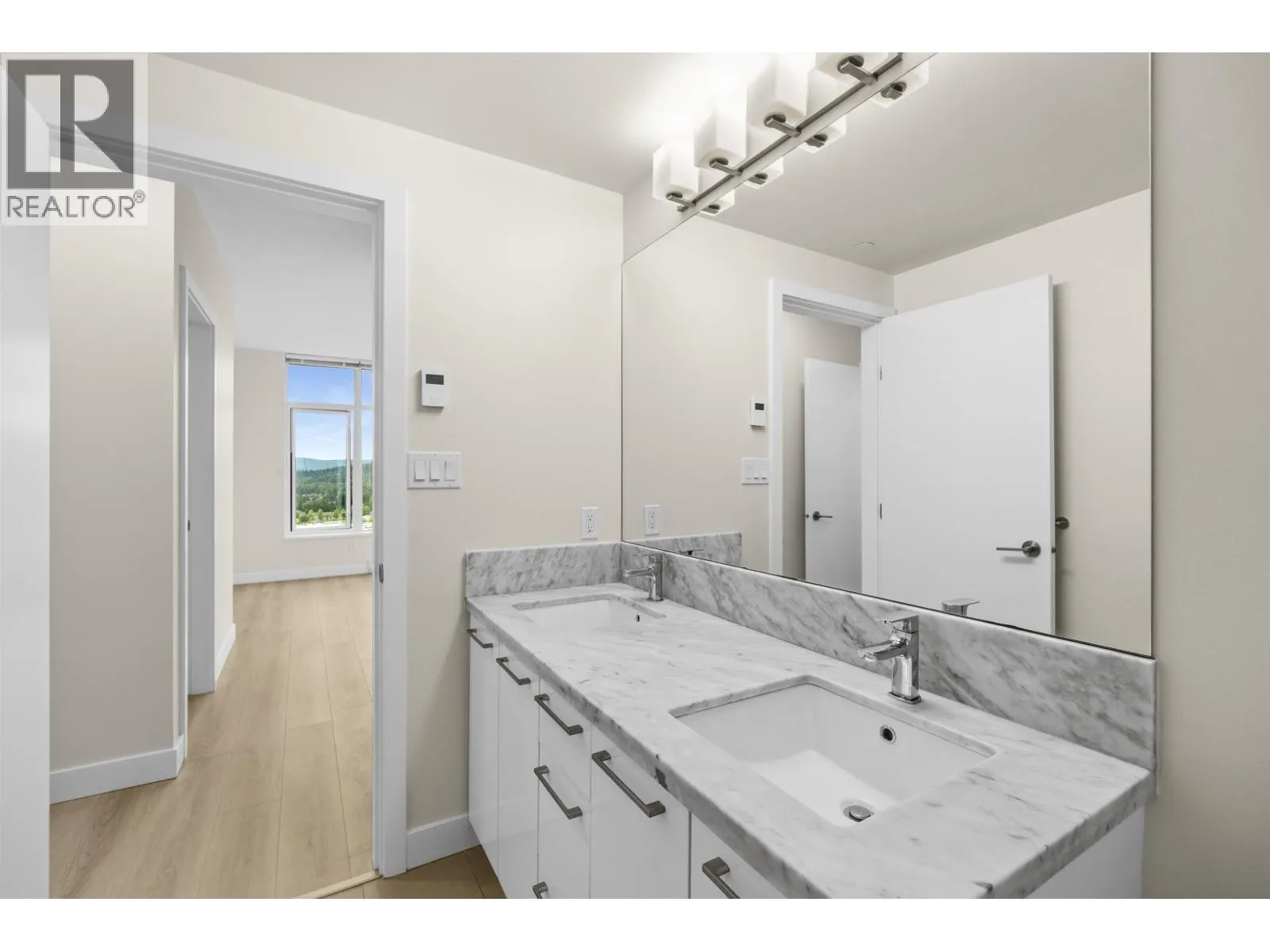 2906 3080 LINCOLN AVENUE
