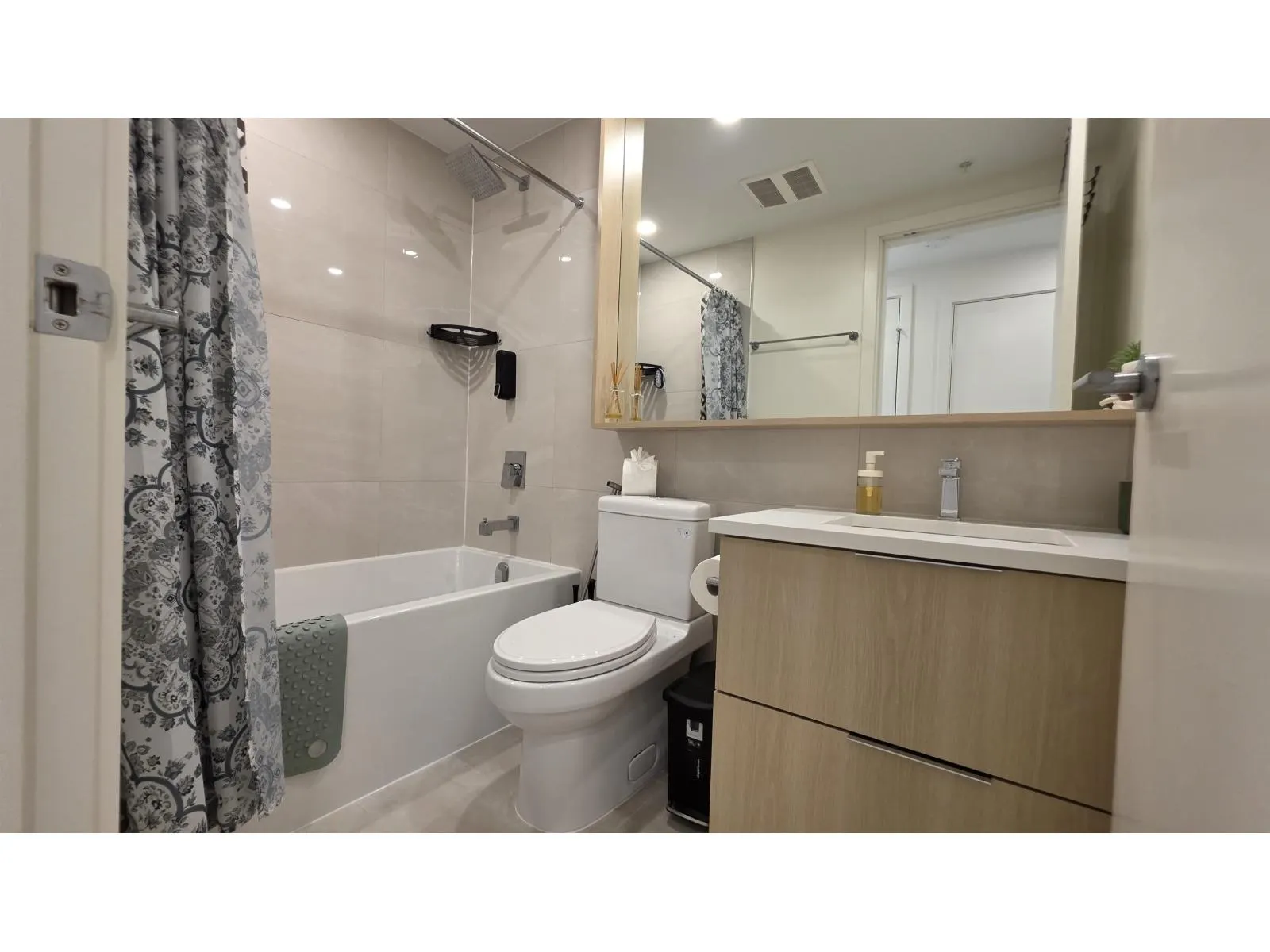 1403 13318 104 AVENUE