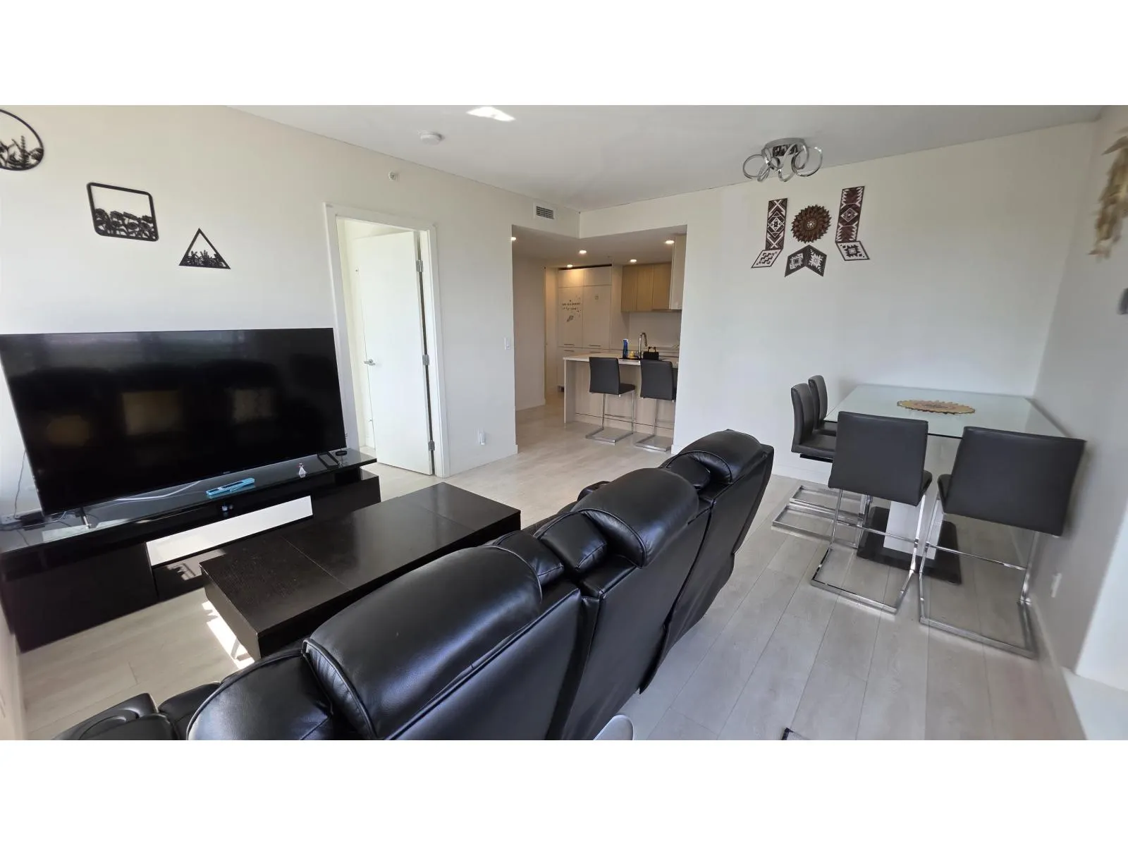1403 13318 104 AVENUE