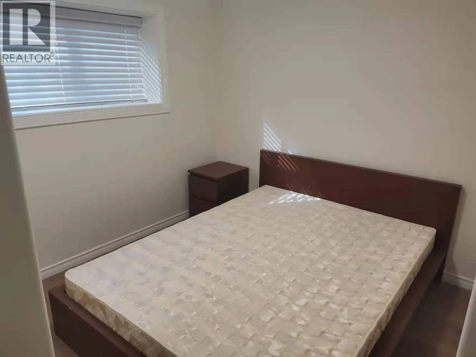 one room-5227 CHESHAM STREET