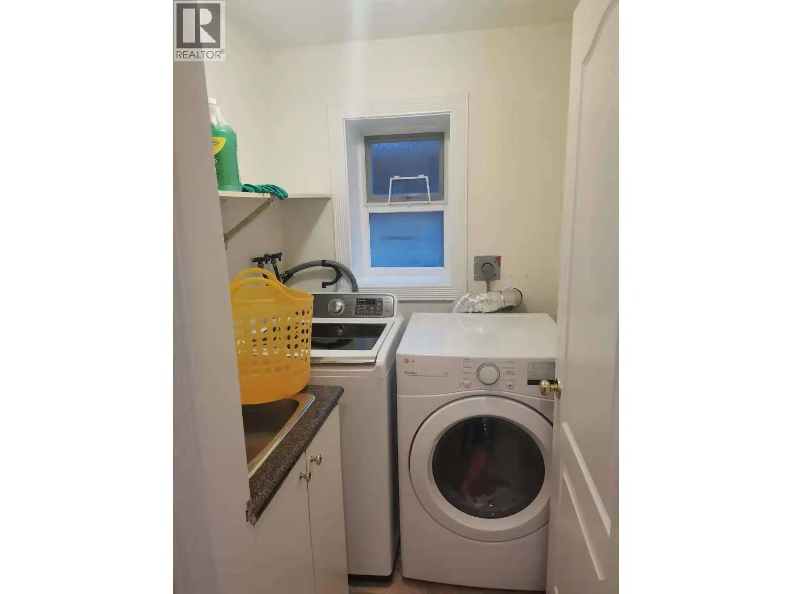 one room-5227 CHESHAM STREET