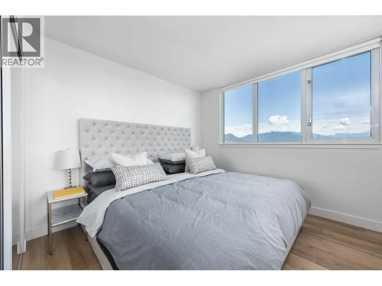2208 63 KEEFER PLACE