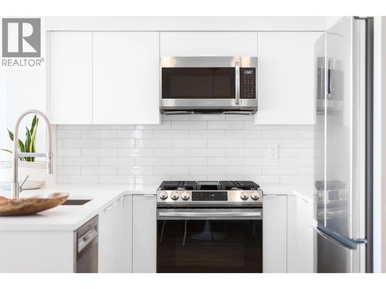 2208 63 KEEFER PLACE
