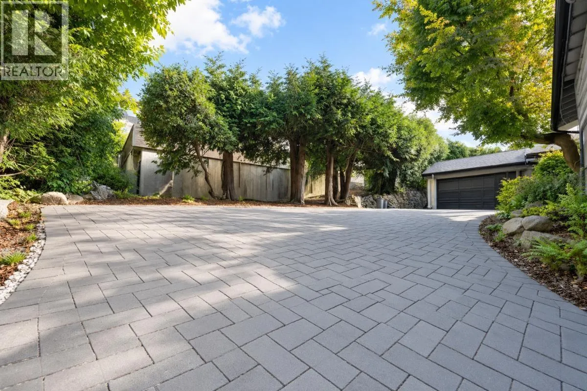 1115 GROVELAND COURT