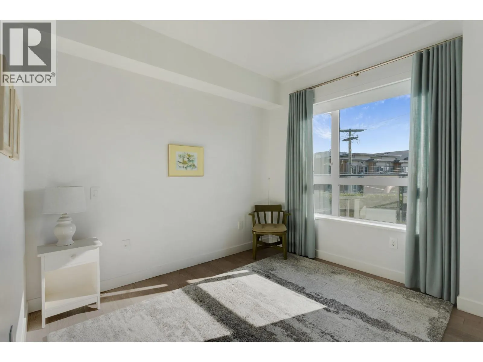 206 3220 CONNAUGHT CRESCENT