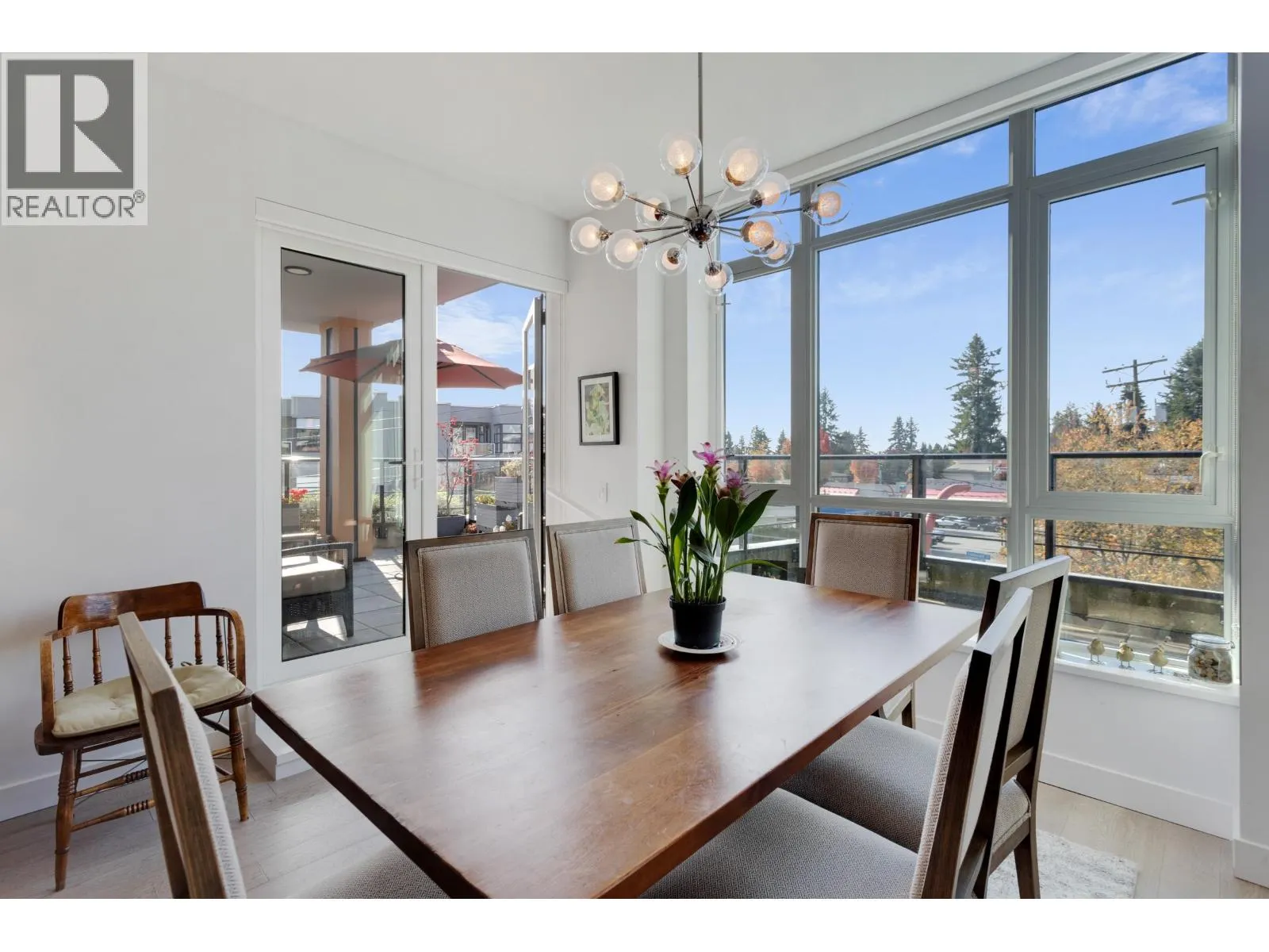 206 3220 CONNAUGHT CRESCENT