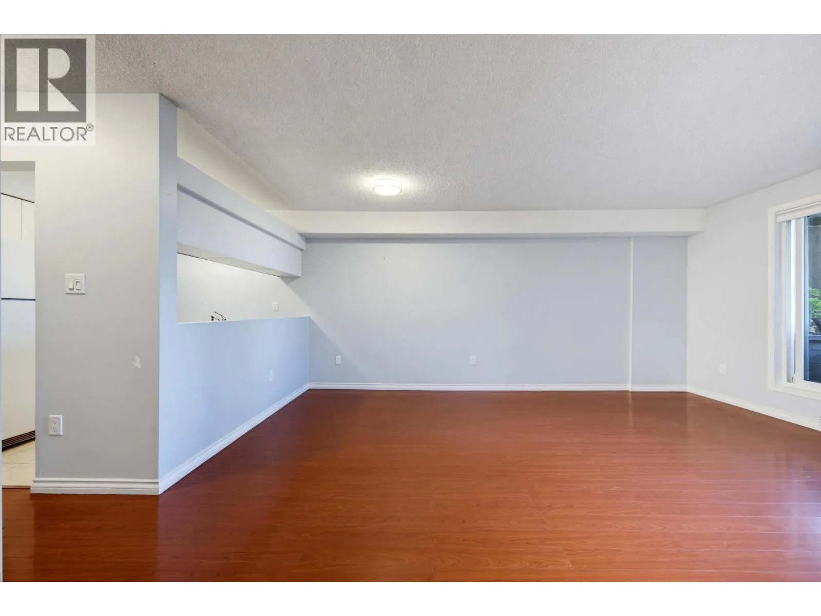 101 1040 E BROADWAY