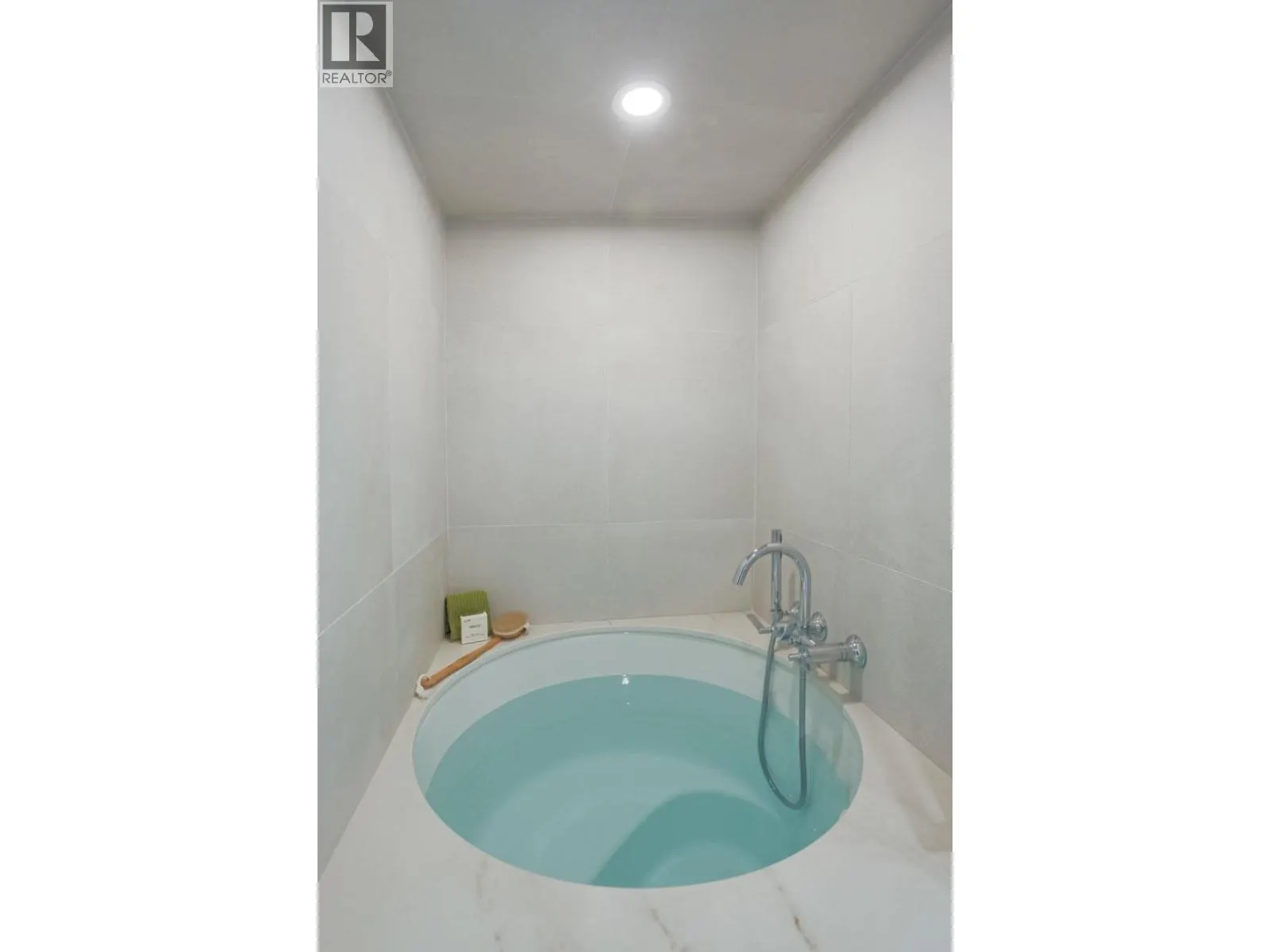 709 1490 PENNYFARTHING DRIVE
